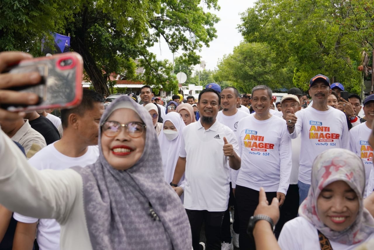 Andi Sudirman Jalan Sehat Anti Mager Bersama 50 Ribuan Warga Wajo